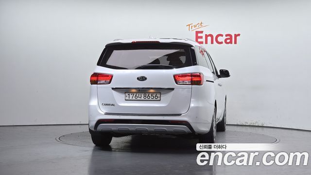 Kia Canival 2017 — photo 4