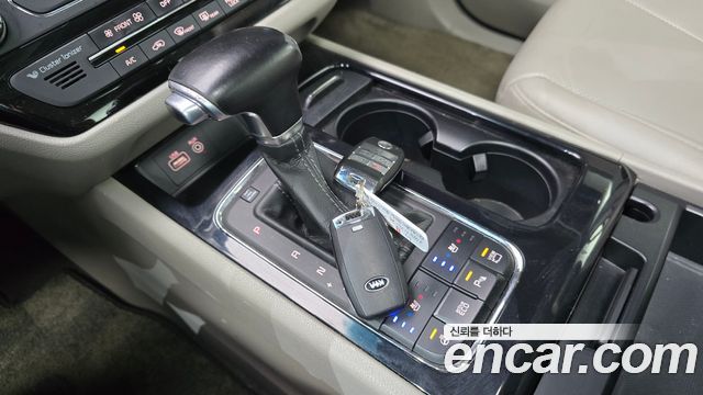 Kia Canival 2017 — photo 9