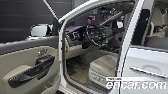 Kia Canival 2017 — photo 10