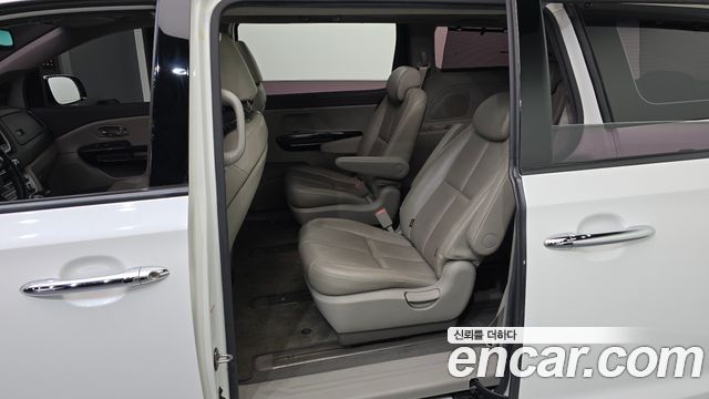 Kia Canival 2017 — photo 11