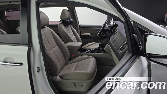 Kia Canival 2017 — photo 12