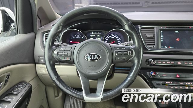Kia Canival 2017 — photo 13