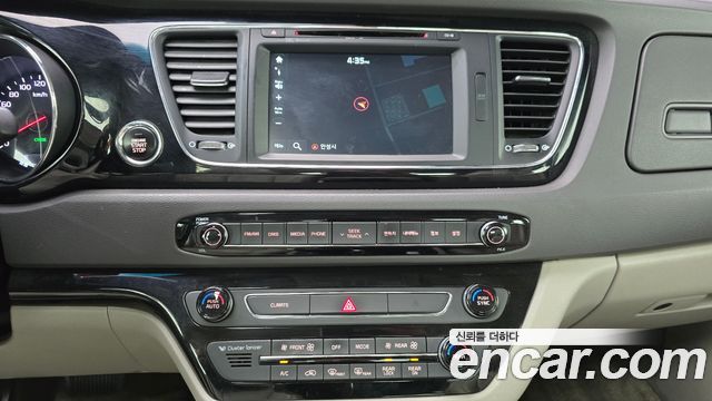 Kia Canival 2017 — photo 16