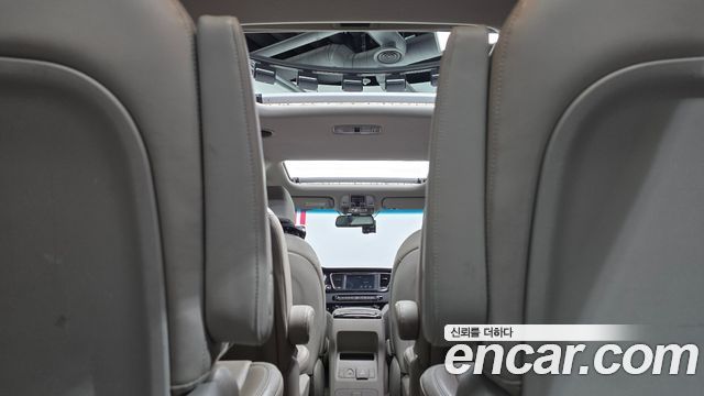 Kia Canival 2017 — photo 20