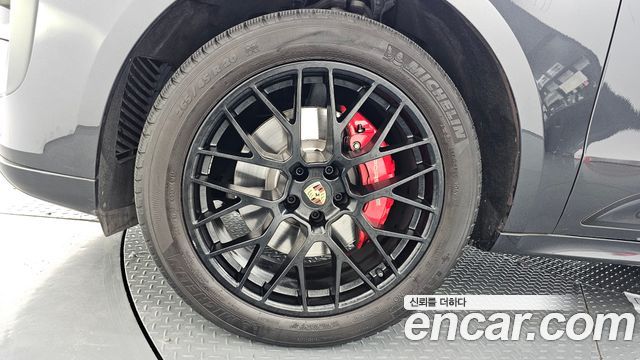 Porsche Macan 2021 — photo 5