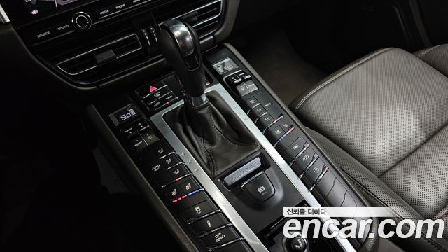 Porsche Macan 2021 — photo 12