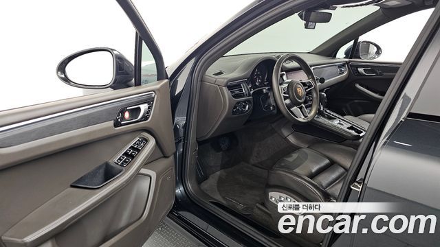 Porsche Macan 2021 — photo 13