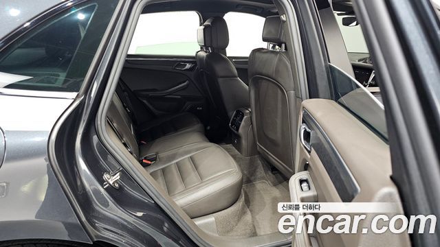 Porsche Macan 2021 — photo 17
