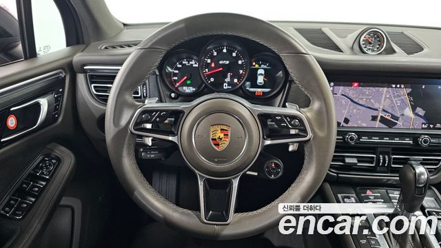 Porsche Macan 2021 — photo 19