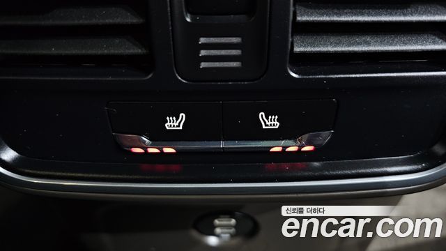 Porsche Macan 2021 — photo 21