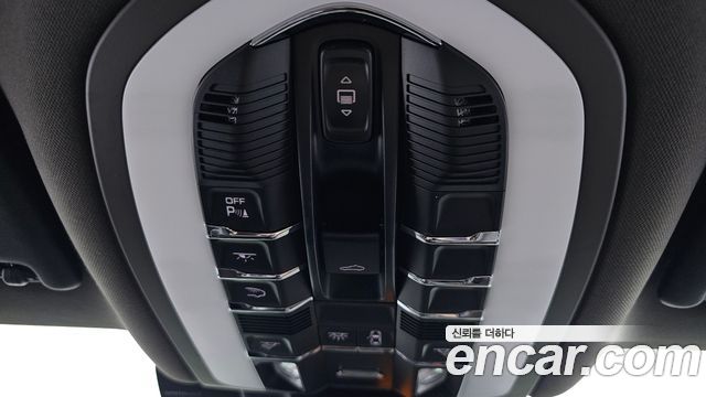 Porsche Macan 2021 — photo 24