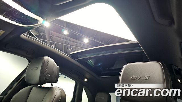 Porsche Macan 2021 — photo 25