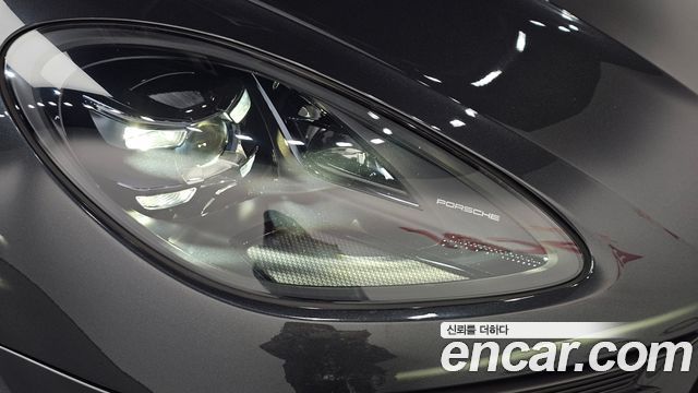 Porsche Macan 2021 — photo 8