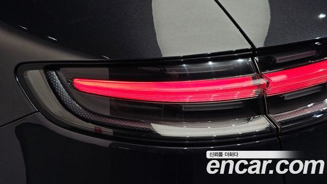 Porsche Macan 2021 — photo 9
