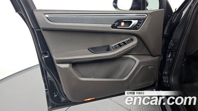 Porsche Macan 2021 — photo 14