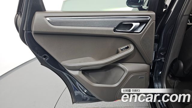 Porsche Macan 2021 — photo 15