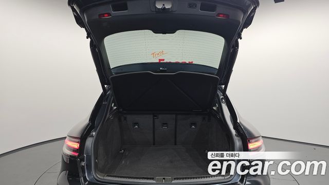 Porsche Macan 2021 — photo 27