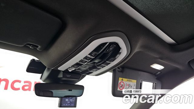 Porsche Macan 2021 — photo 28