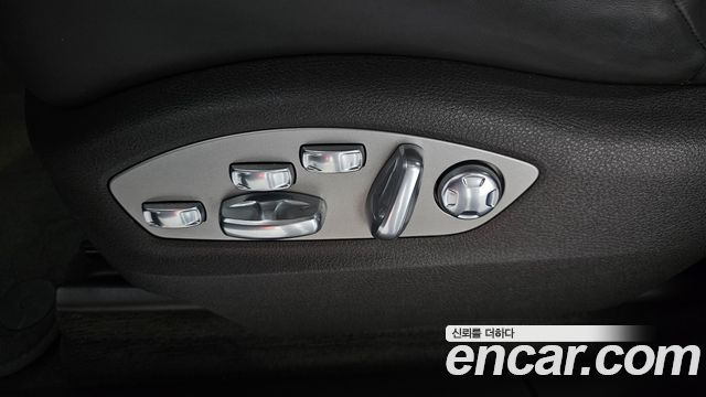 Porsche Macan 2021 — photo 31