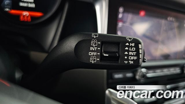Porsche Macan 2021 — photo 35