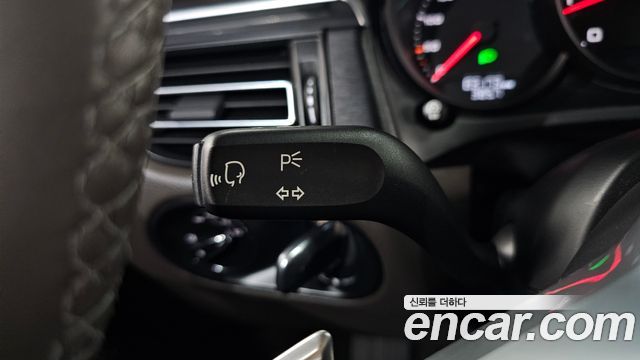 Porsche Macan 2021 — photo 36