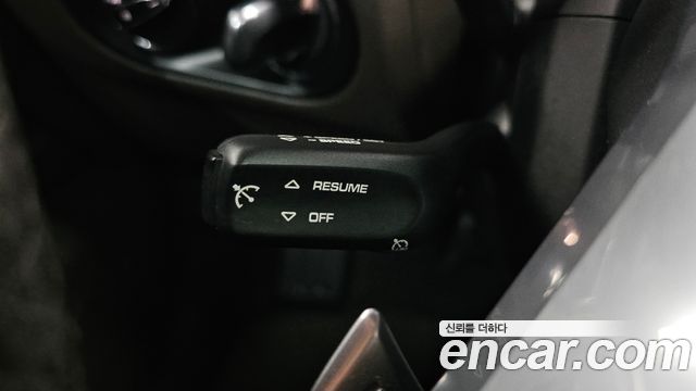Porsche Macan 2021 — photo 38