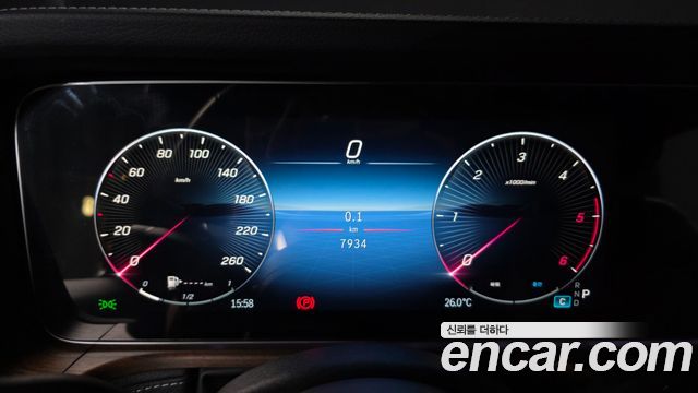 Mercedes-Benz G-Class 2025 — photo 11