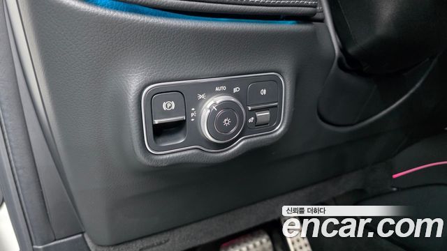 Mercedes-Benz G-Class 2025 — photo 23