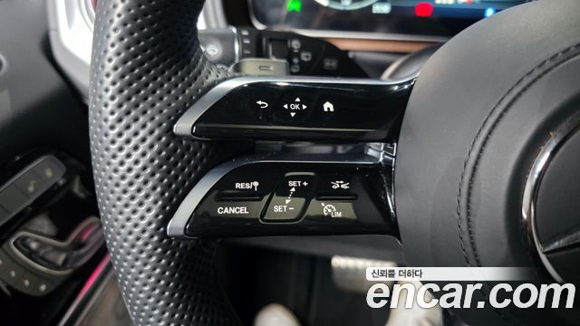 Mercedes-Benz G-Class 2025 — photo 31