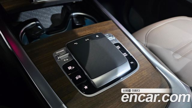 Mercedes-Benz G-Class 2025 — photo 33