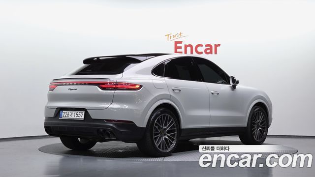 Porsche Cayenne 2022 — photo 2
