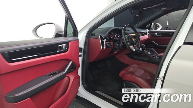 Porsche Cayenne 2022 — photo 13