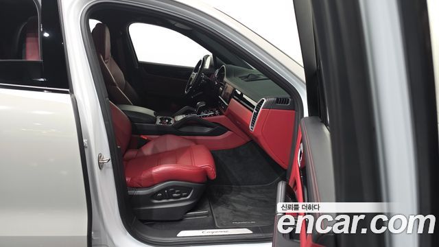 Porsche Cayenne 2022 — photo 17