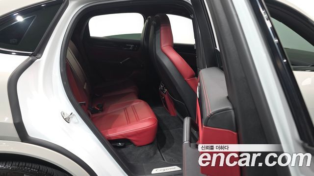 Porsche Cayenne 2022 — photo 18