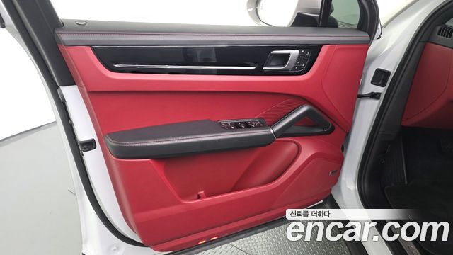 Porsche Cayenne 2022 — photo 14