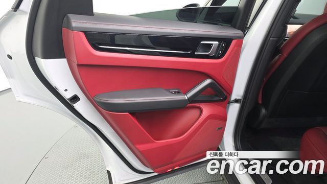 Porsche Cayenne 2022 — photo 15