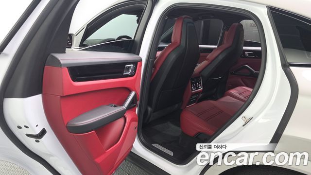 Porsche Cayenne 2022 — photo 16