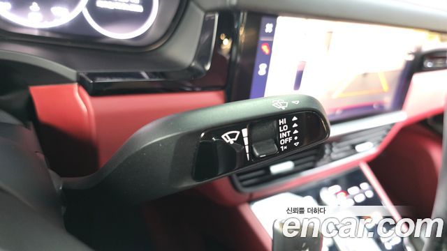 Porsche Cayenne 2022 — photo 30