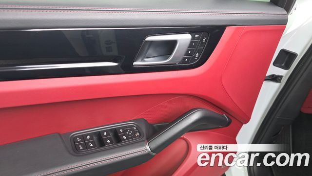 Porsche Cayenne 2022 — photo 31