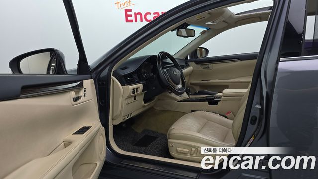 Lexus ES 2013 — photo 10