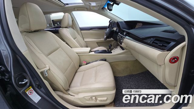 Lexus ES 2013 — photo 11