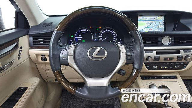 Lexus ES 2013 — photo 13