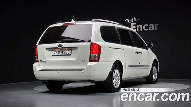 Kia Canival 2010 — photo 2