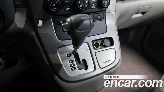 Kia Canival 2010 — photo 9