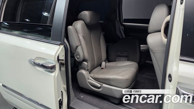 Kia Canival 2010 — photo 12