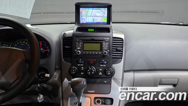 Kia Canival 2010 — photo 14