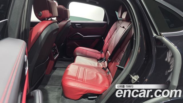Porsche Cayenne 2020 — photo 17