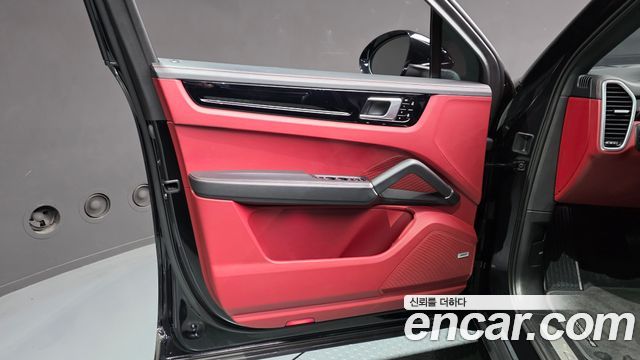 Porsche Cayenne 2020 — photo 14