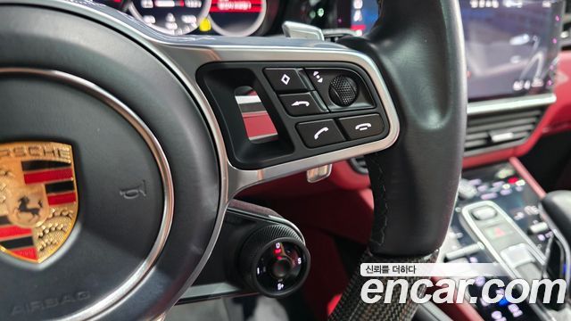 Porsche Cayenne 2020 — photo 31