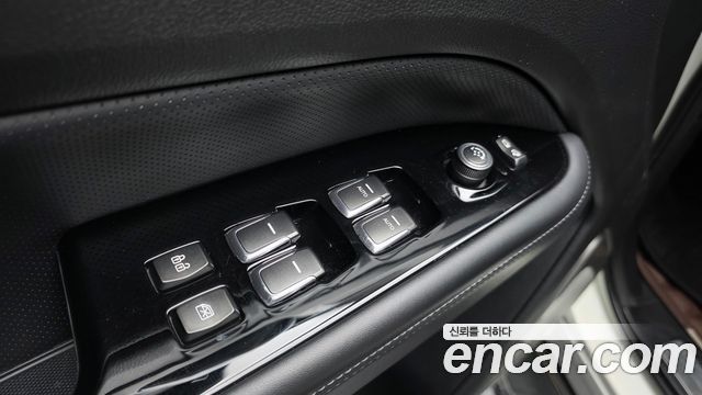 KG Mobility Rexton 2018 — photo 32